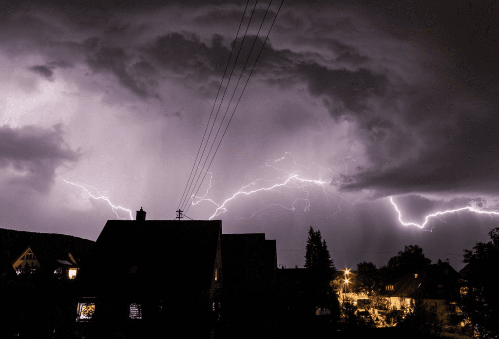 Perche-Sottoscrivere-una-Polizza-Casa-per-Eventi-Atmosferici-1024x696 Proteggi la Tua Casa da Eventi Atmosferici