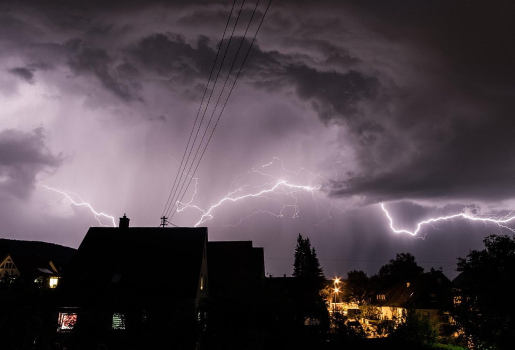 Scopri-i-vantaggi-concreti-di-una-copertura-indispensabile-per-la-tua-sicurezza-quella-della-tua-casa-e-della-tua-impresa-1024x696 Protezione dagli eventi catastrofali